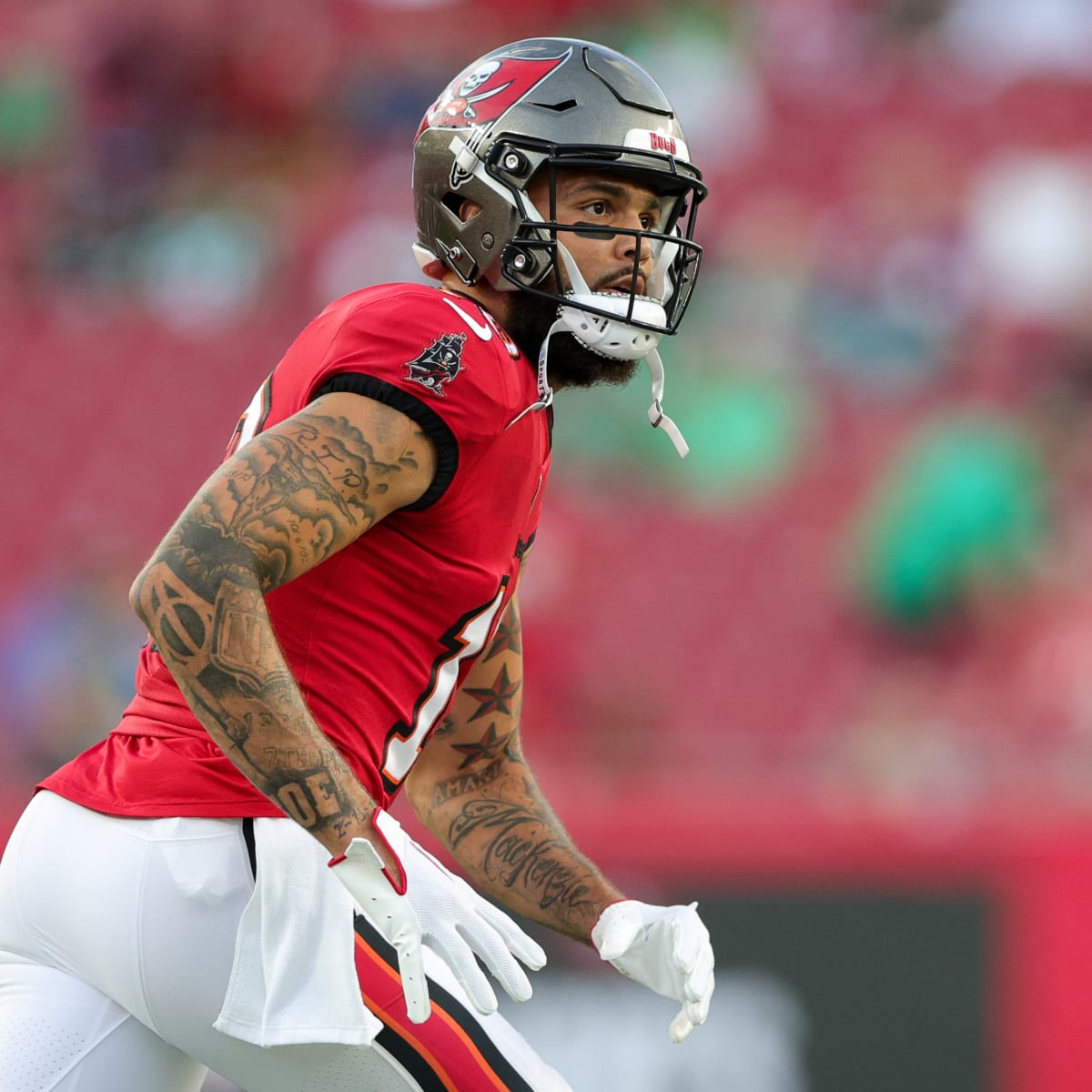 A beacon of hope': In Bucs' Mike Evans, Galveston cherishes its 'favorite  son' - The Athletic