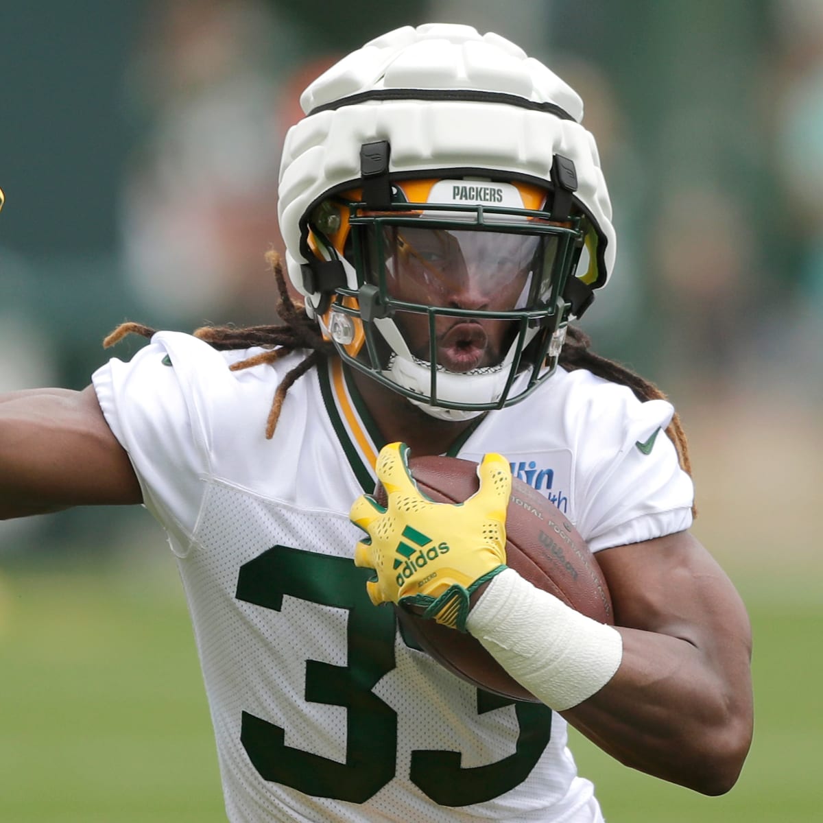 Packers beating themselves with refusal to involve Aaron Jones