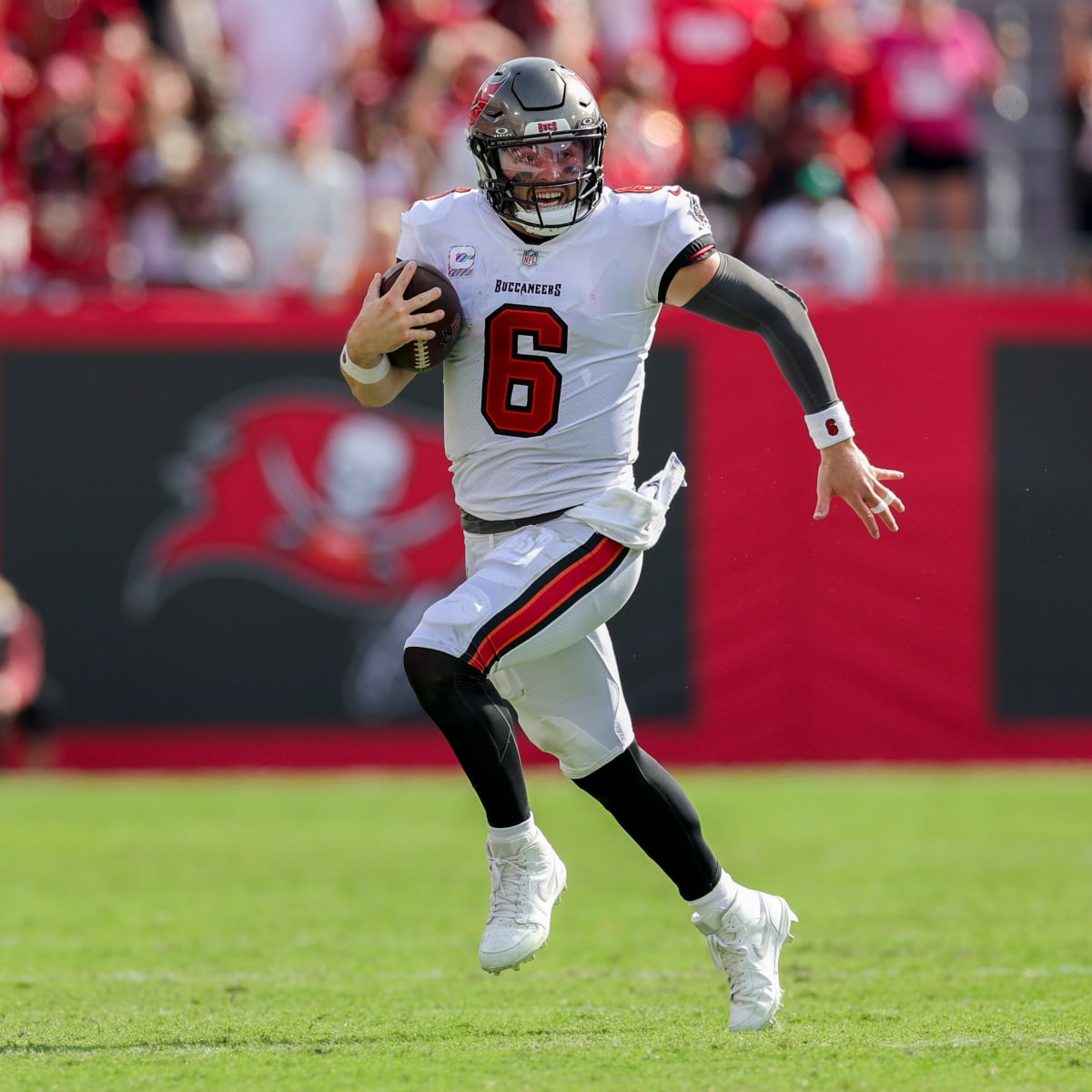 Miami allows 558 yards to Brady and Bucs in 45-17 loss