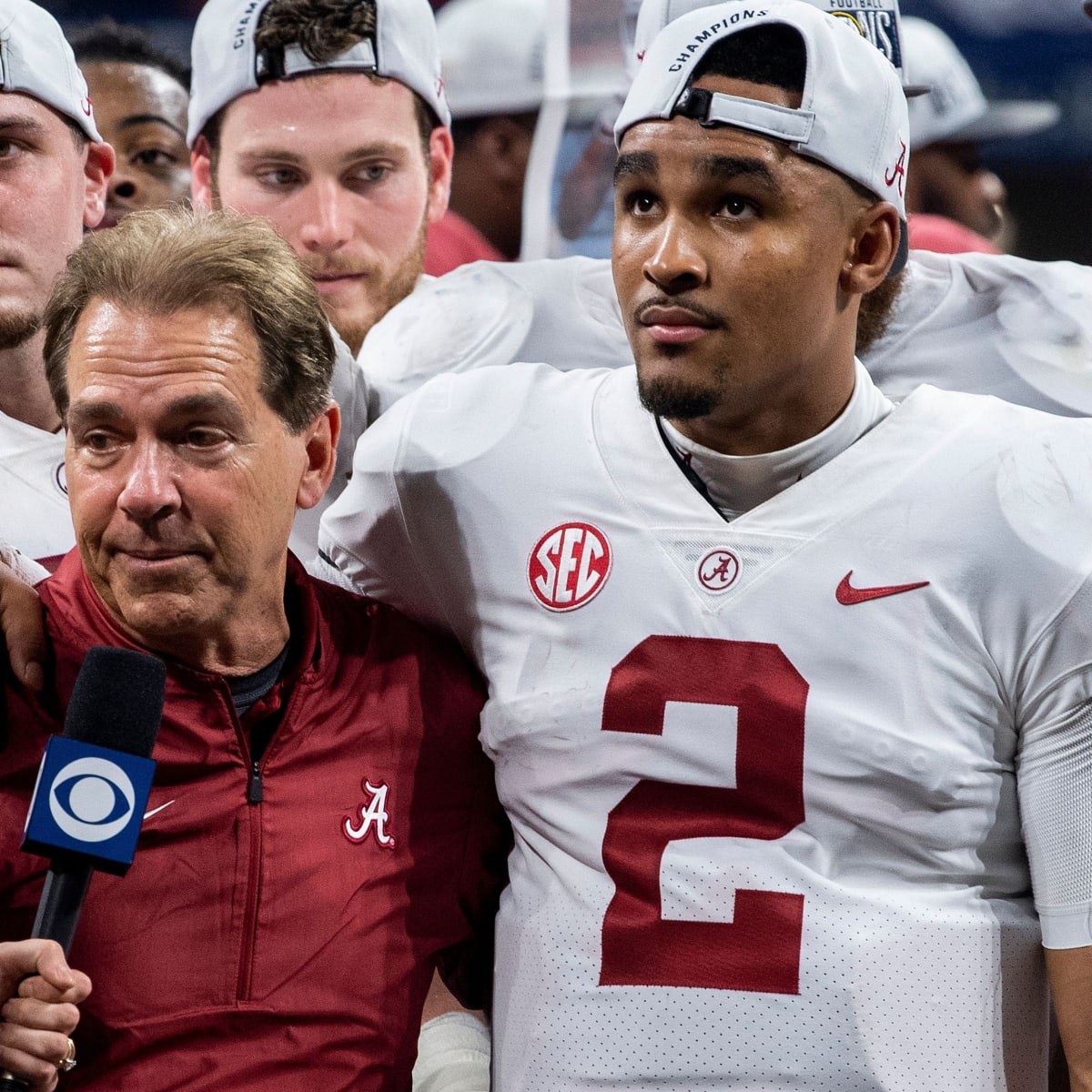 Former Alabama teammates Jalen Hurts, Tua Tagovailoa face off on