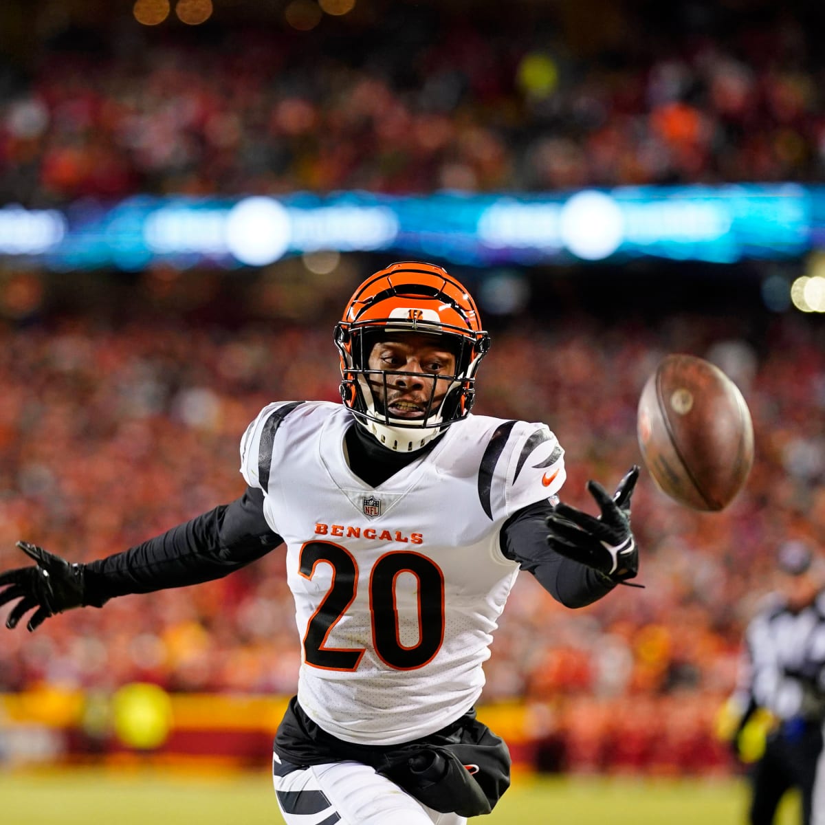 Reports: Former Bengals CB Eli Apple signs 1-year deal with Dolphins