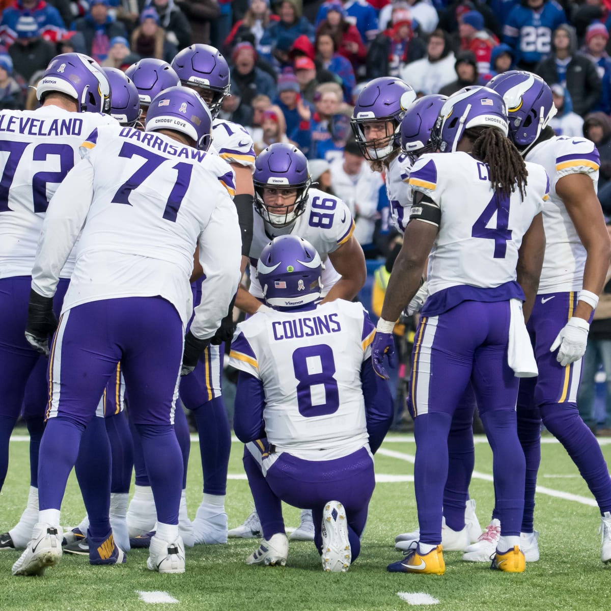 Vikings re-sign center Garrett Bradbury prior to 2023 NFL free agency -  Daily Norseman