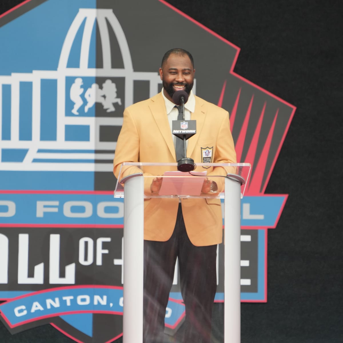 Darrelle Revis takes his island to Pro Football Hall of Fame on