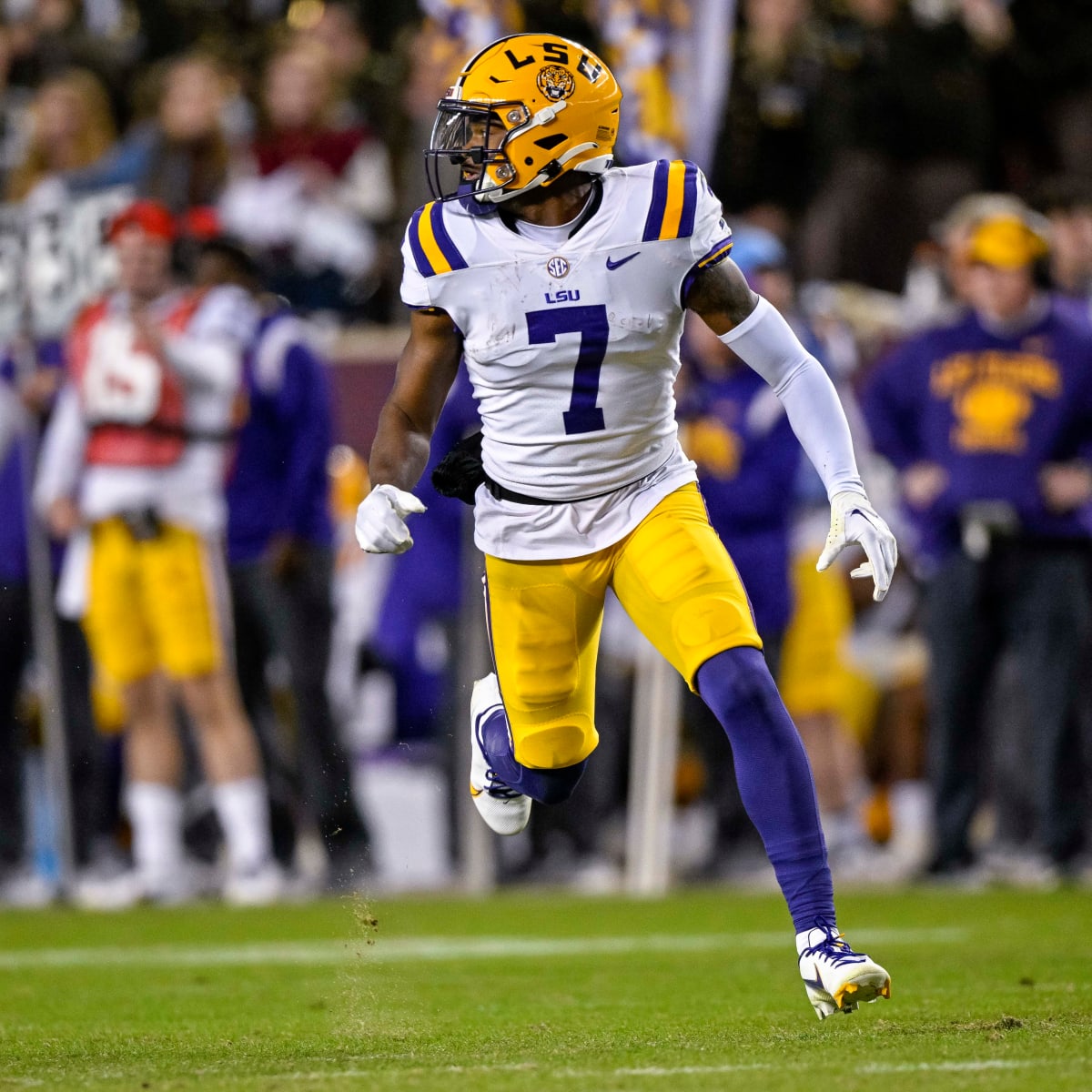 NFL Notes: Patriots great Kevin Faulk is bullish on LSU receiver Kayshon  Boutte