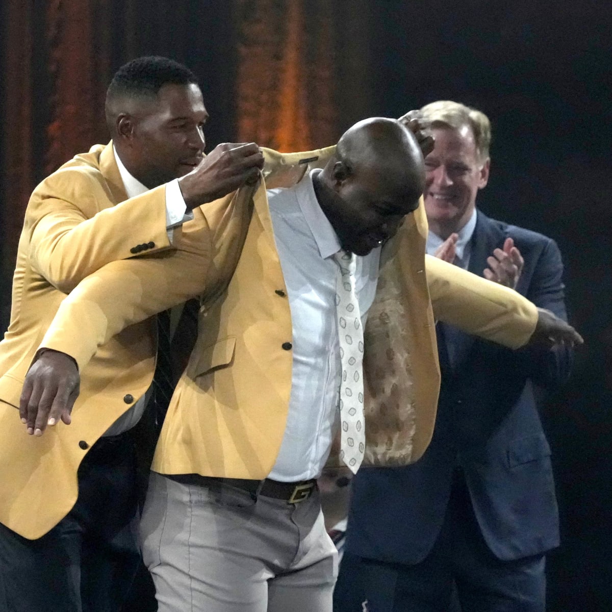 Hall of Fame linebacker DeMarcus Ware shares powerful message of  forgiveness to his father during Hall of Fame enshrinement speech