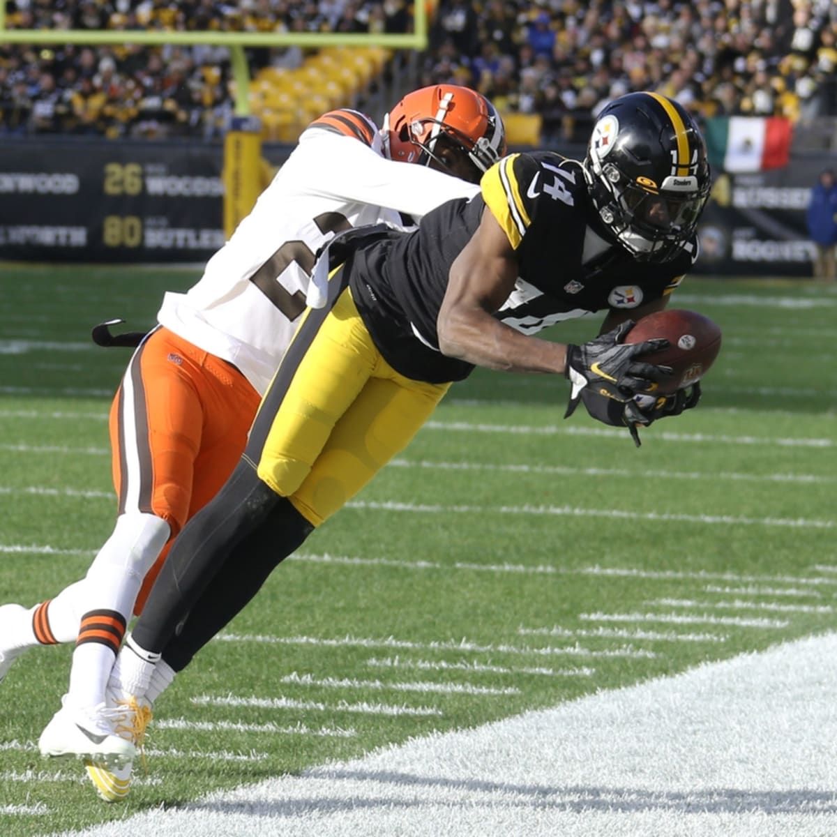 Cleveland Browns cornerback Martin Emerson Jr. (23) on defense