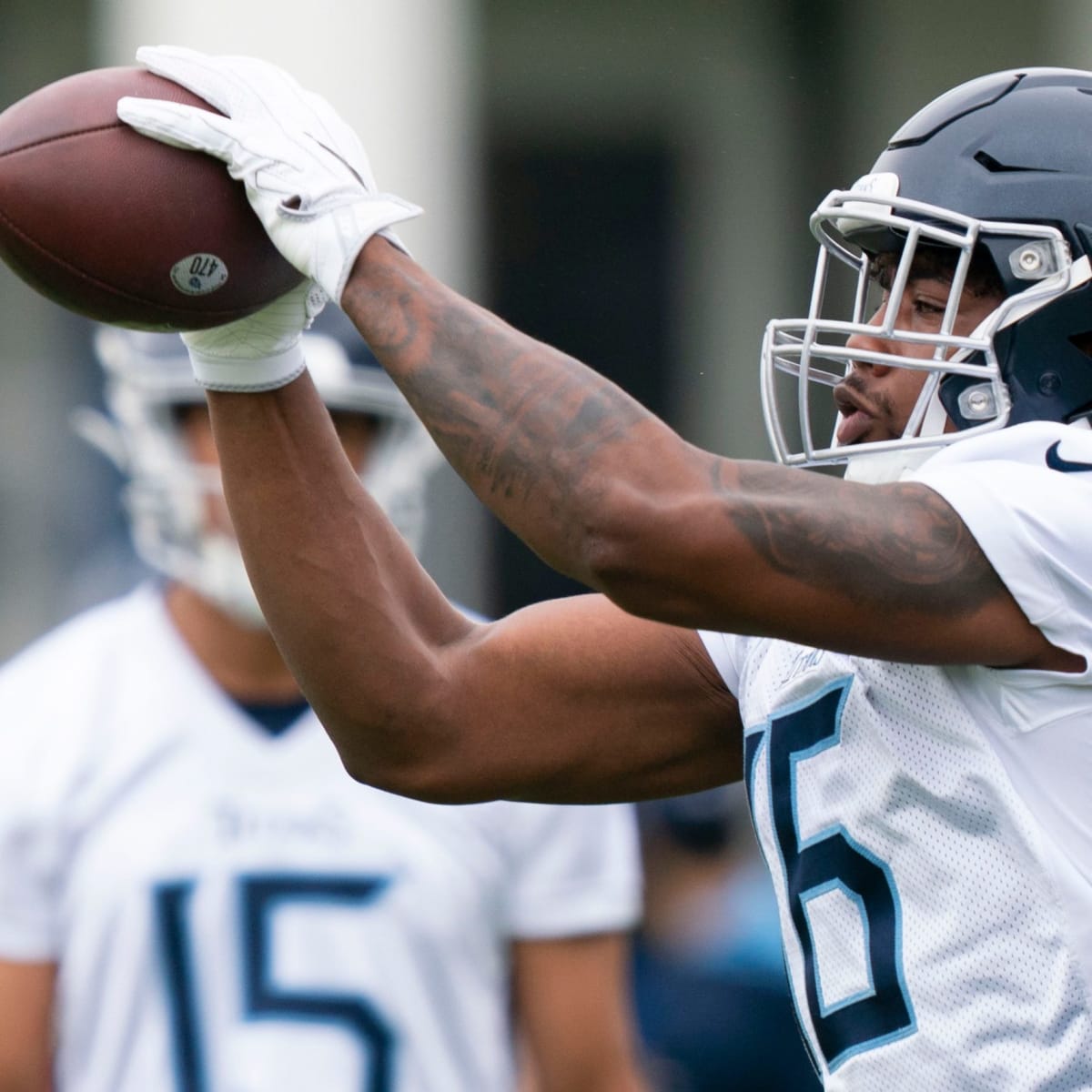 Treylon Burks returns to practice, makes amazing catch just 12