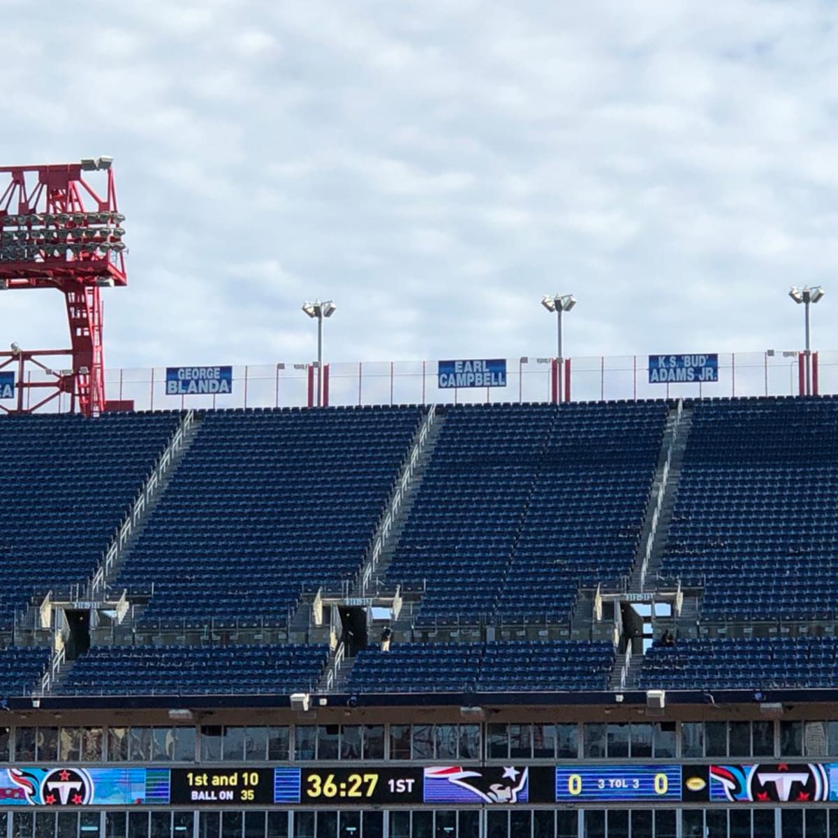 Tennessee Titans induct Fisher, Reese into franchise's Ring of Honor