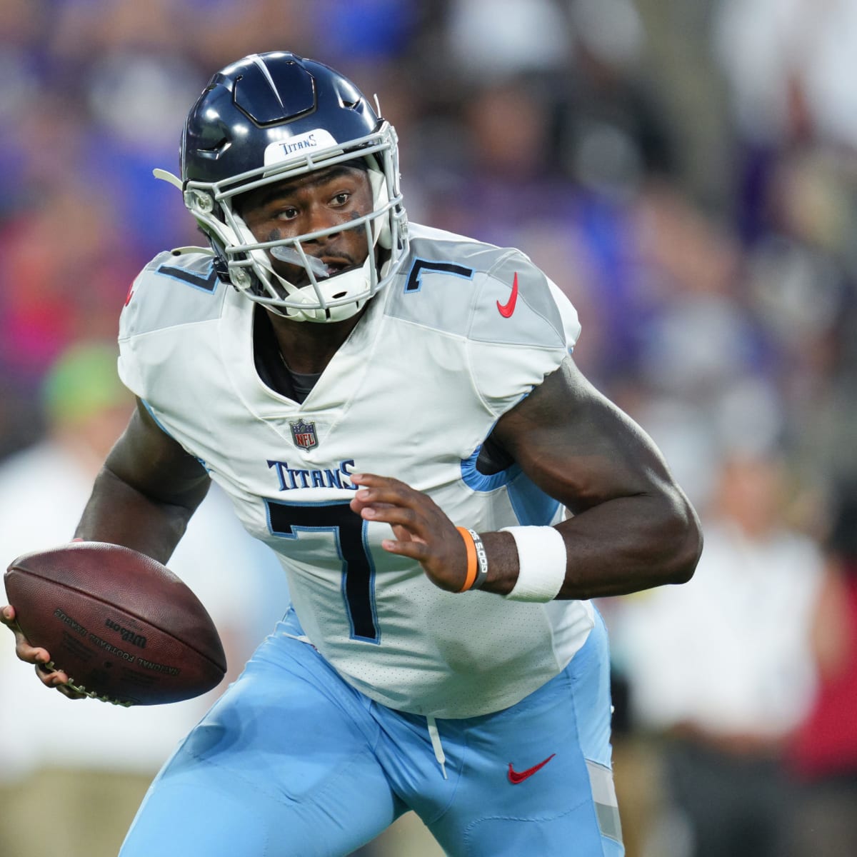 Ravens quarterback Steve McNair and Titans rookie quarterback