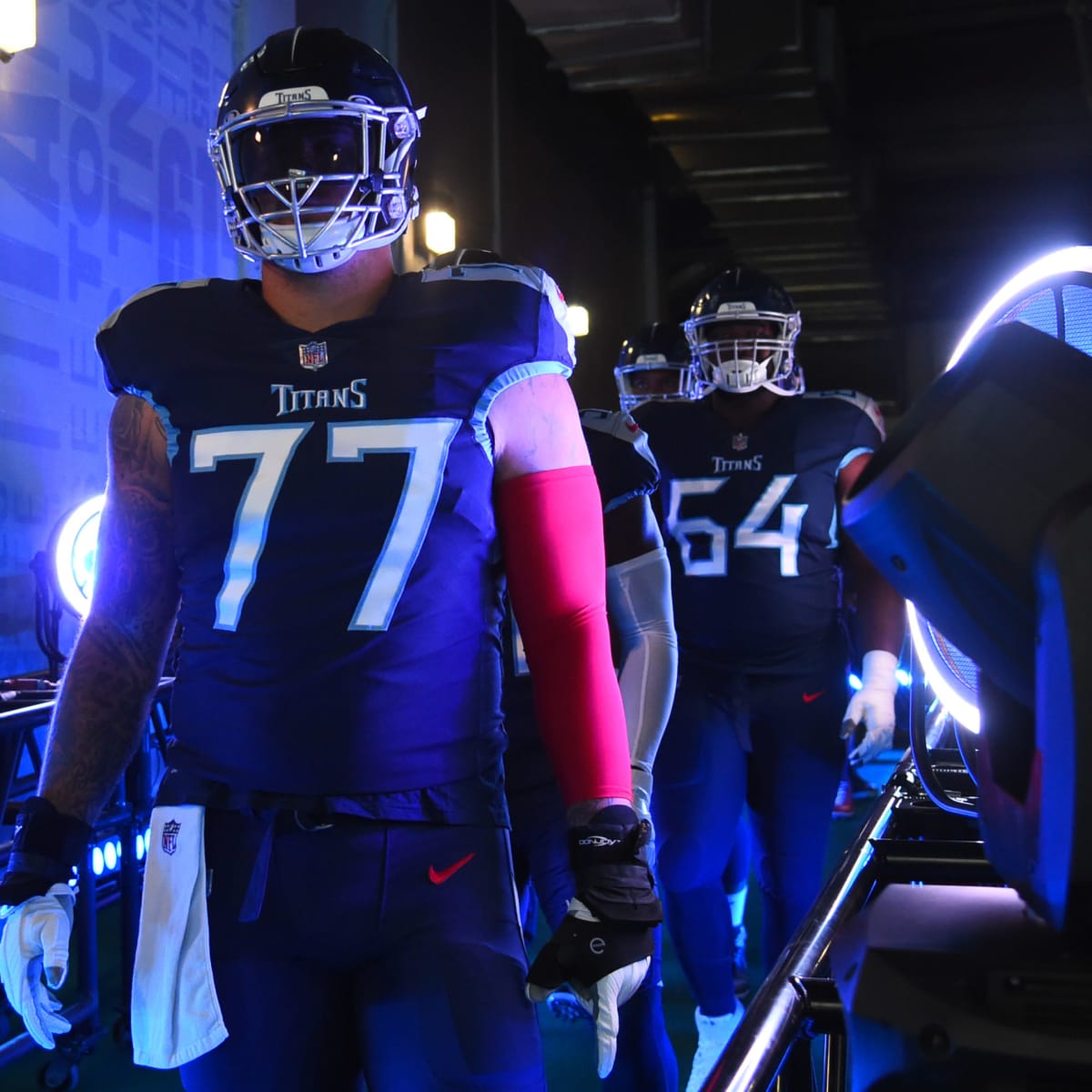 Tennessee Titans: Taylor Lewan Injured on Offense's First Play - Sports  Illustrated Tennessee Titans News, Analysis and More