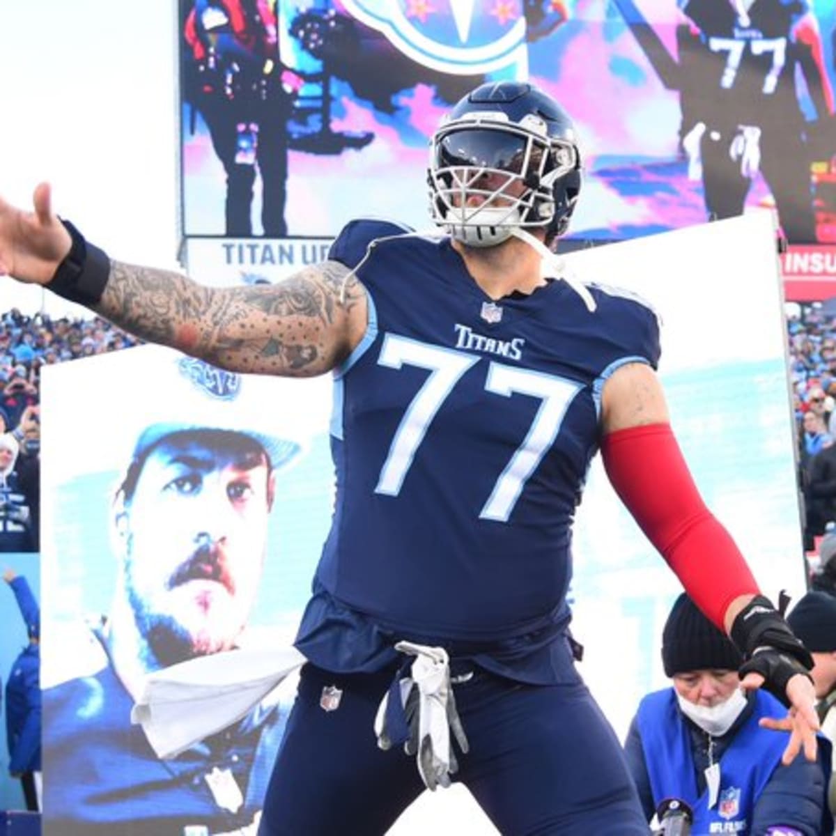 Torn ACL For Titans' Taylor Lewan?