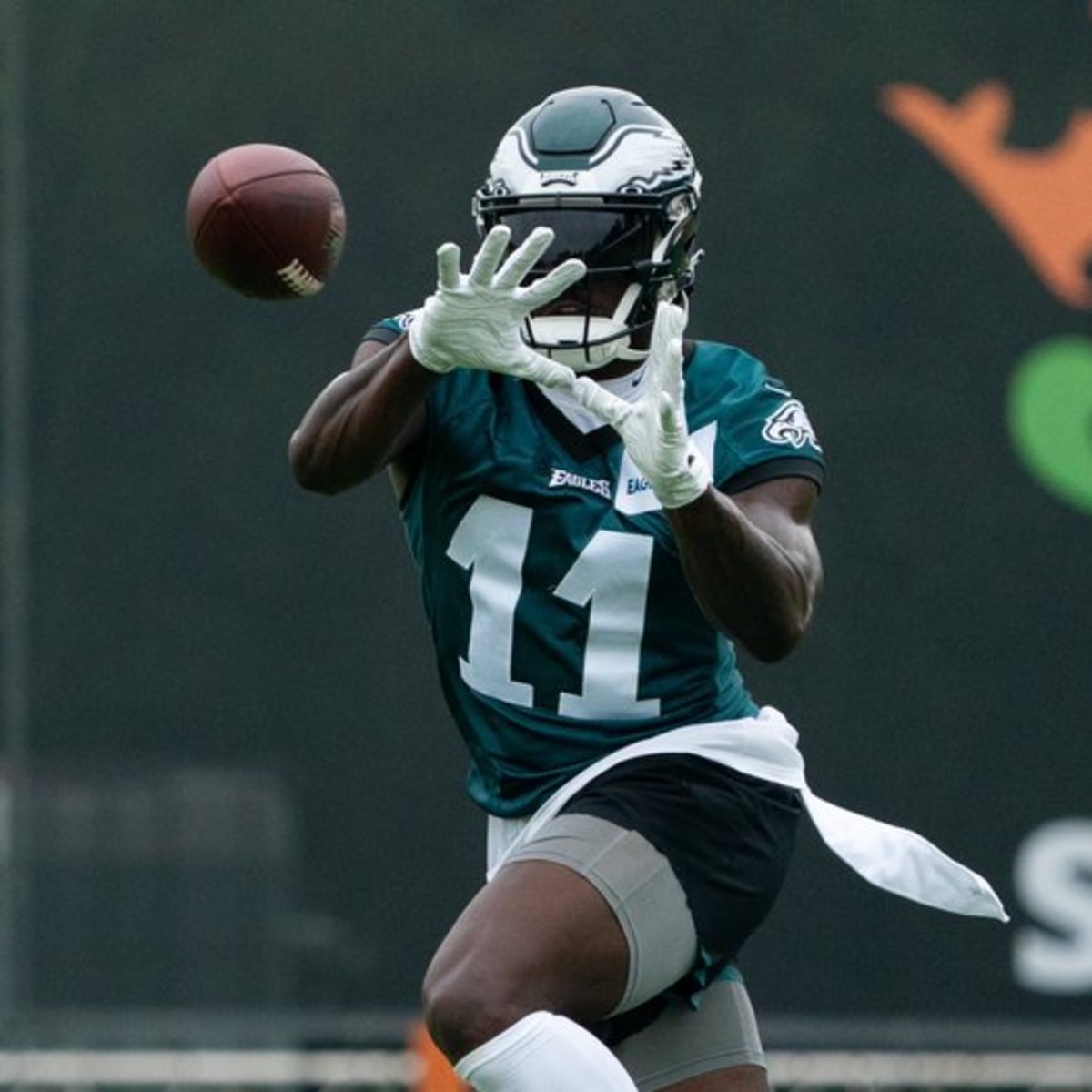 Eagles Star A.J. Brown Sounds Off on Titans, Deebo Samuel Deal