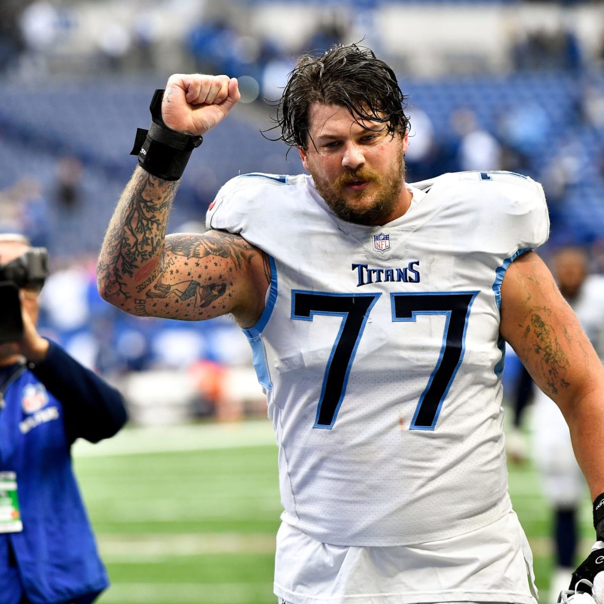 Titans place left tackle Taylor Lewan on injured reserve