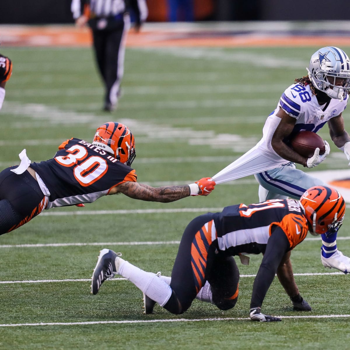 WATCH: Rookie WR CeeDee Lamb gets his first 2 TDs with Cowboys vs. Browns