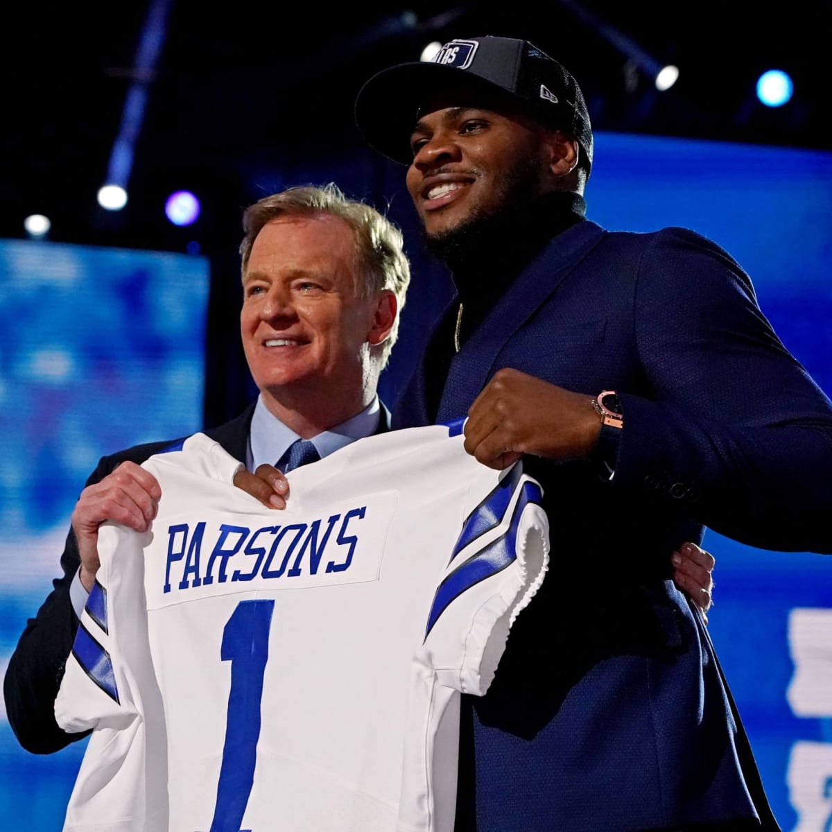 Cowboys get Penn St LB Micah Parsons after trade with Eagles