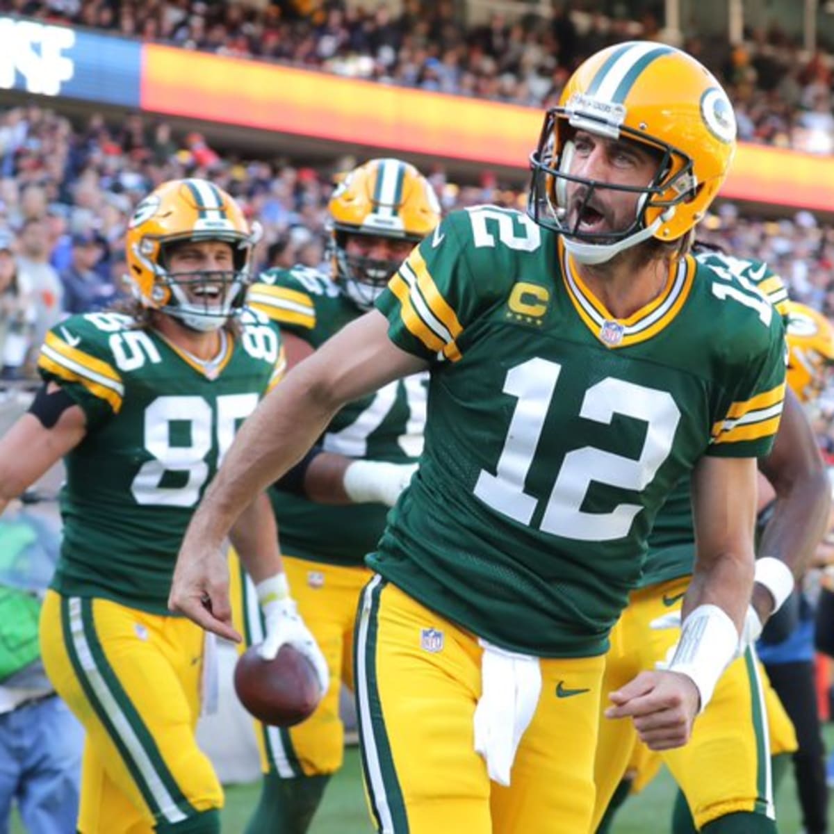 Oddsmakers now have Green Bay Packers as Super Bowl favorite, Professional