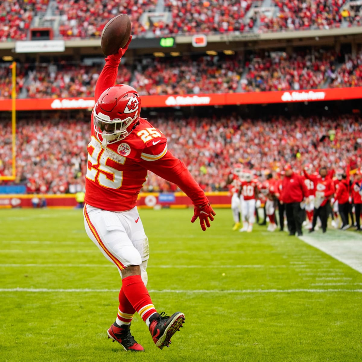 Kansas City Chiefs: Clyde Edwards-Helaire won't play against the Steelers