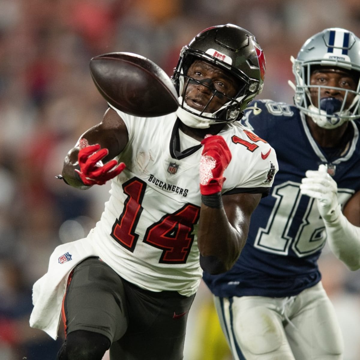 NFL franchise tag deadline: Bucs hold onto Chris Godwin