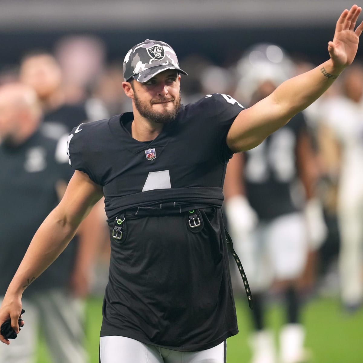 Raiders QB Derek Carr wants nothing to do with Dana White's Tom