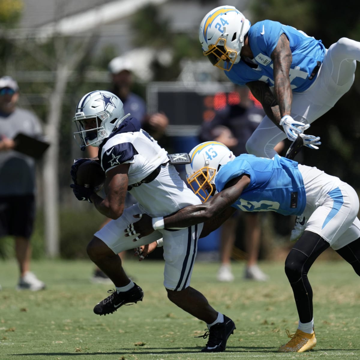 Micah Parsons, starters take part in multiple fights during Cowboys  practice - A to Z Sports