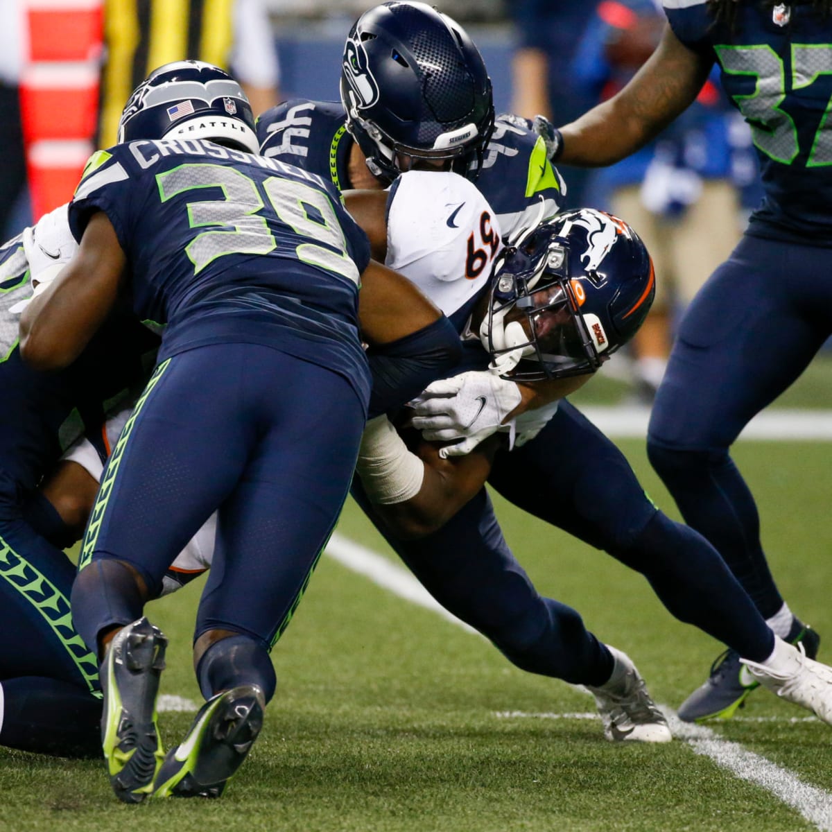 Seahawks' Kenneth Walker (groin) limited during Thursday's practice 