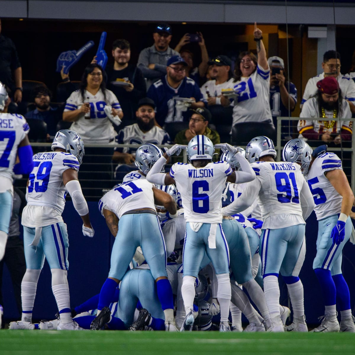 Dallas Cowboys bring back LBs Leighton Vander Esch, Luke Gifford