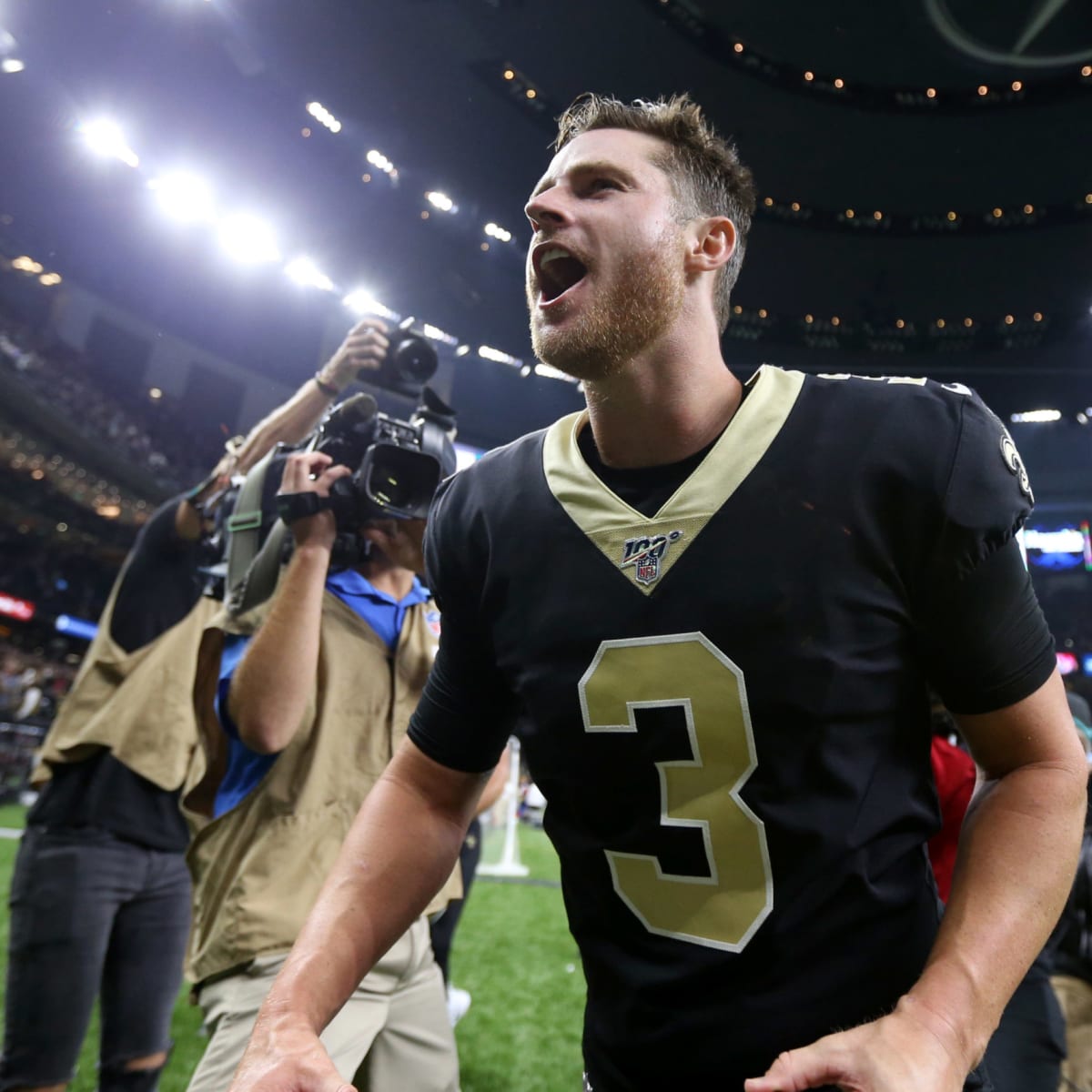 Saints' Wil Lutz misses game-tying field goal by inches, ball hits