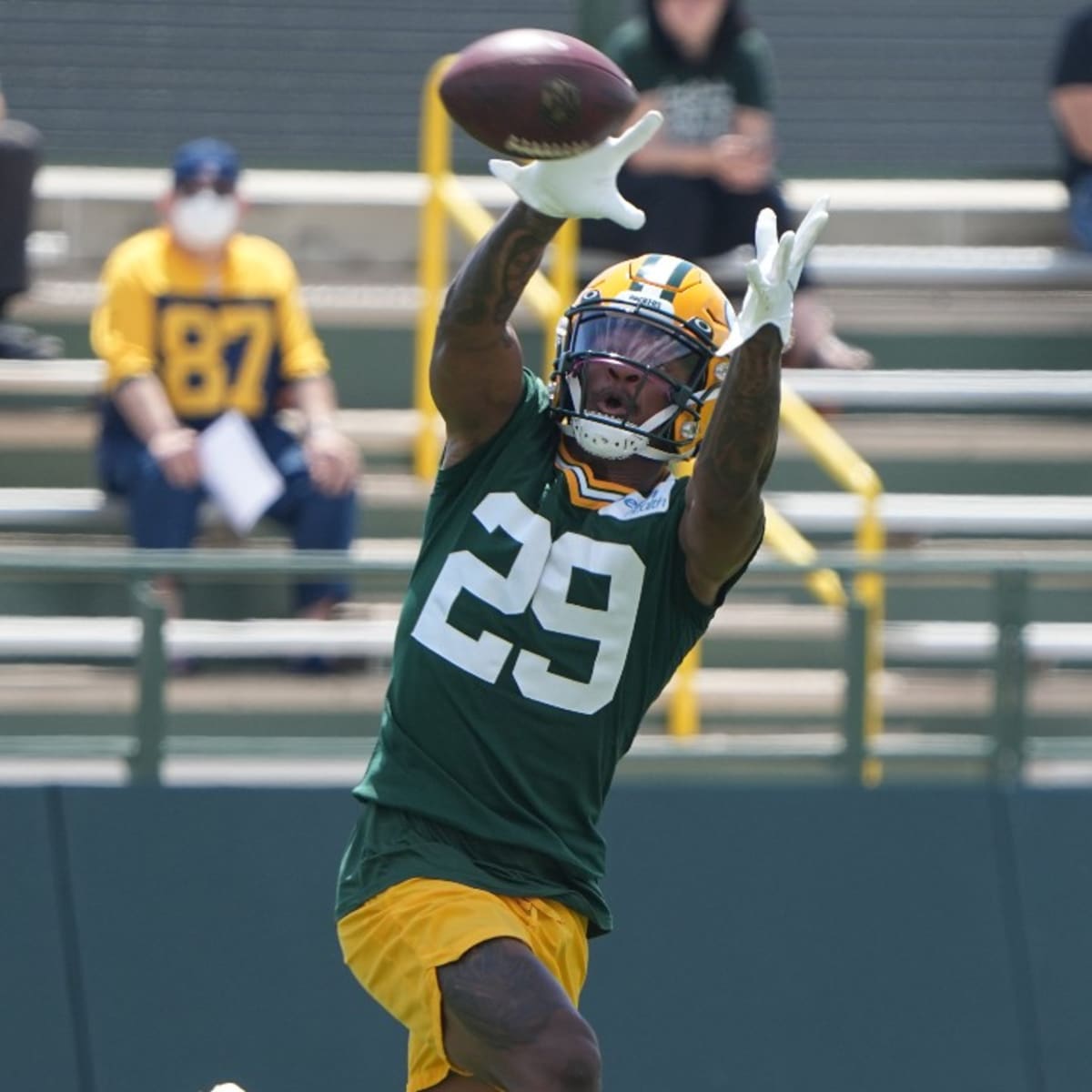 Jaire Alexander and Rasul Douglas test Packers young WRs in minicamp