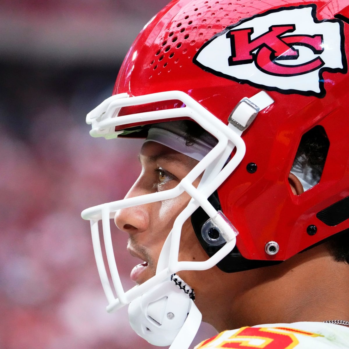 Chiefs' Patrick Mahomes makes NFL history against the Chargers