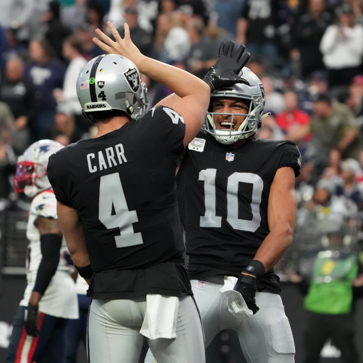 Raiders plan to attempt Derek Carr trade after benching