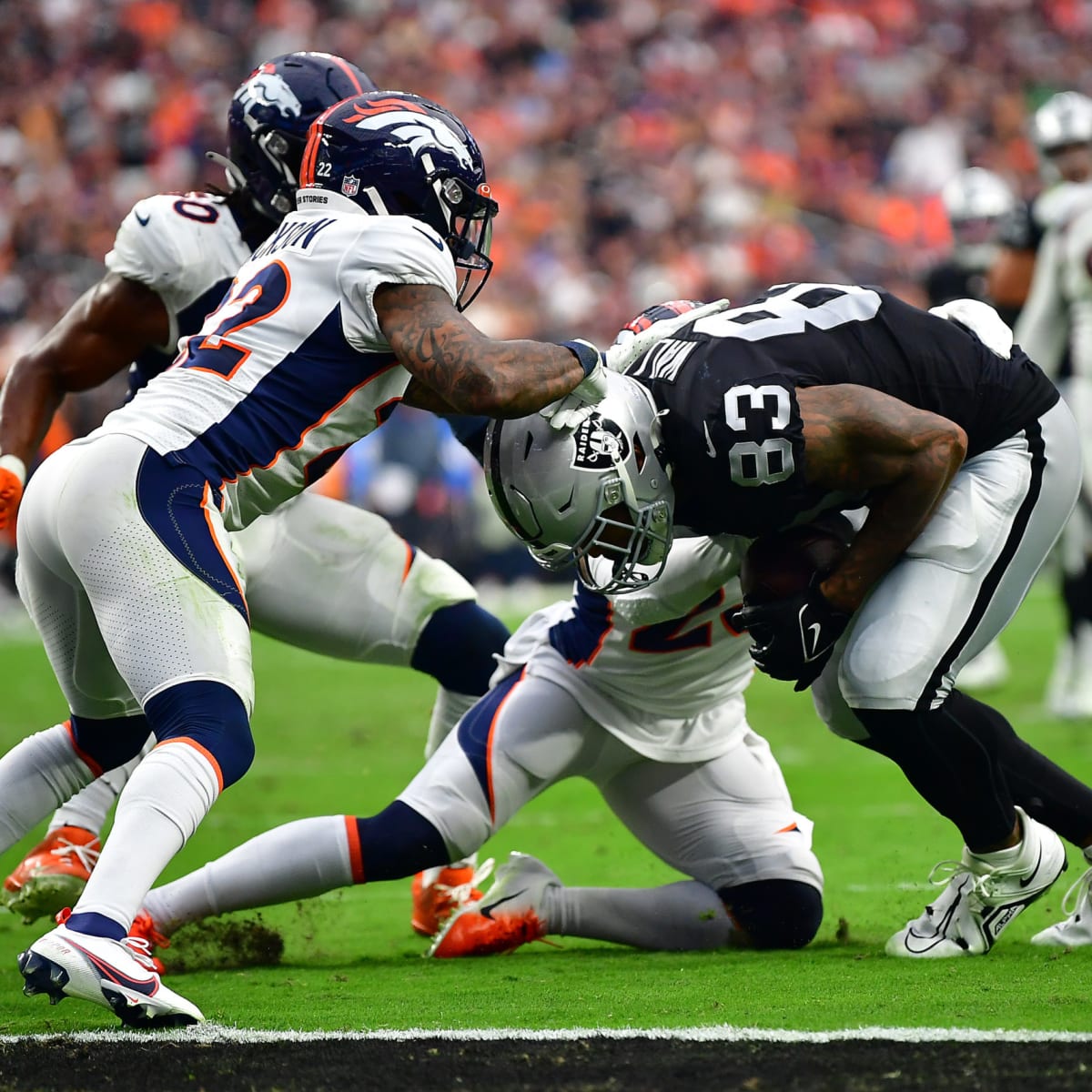 Texans' run defense struggles badly in loss to Raiders