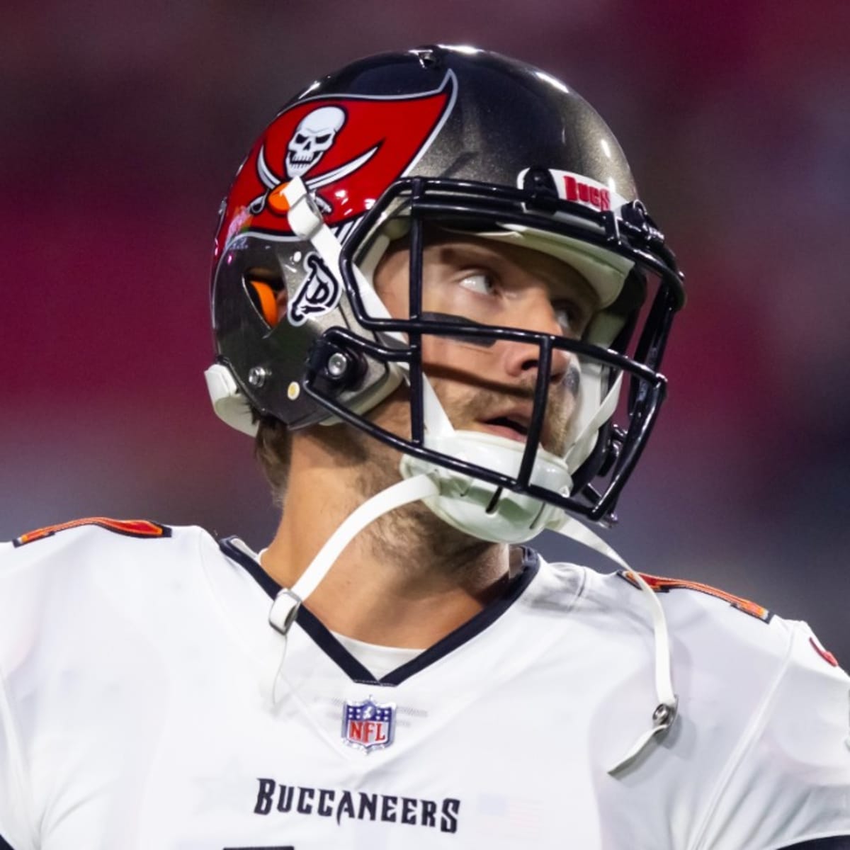 Backup Buccaneers QB helps rescue family from water after helicopter crash