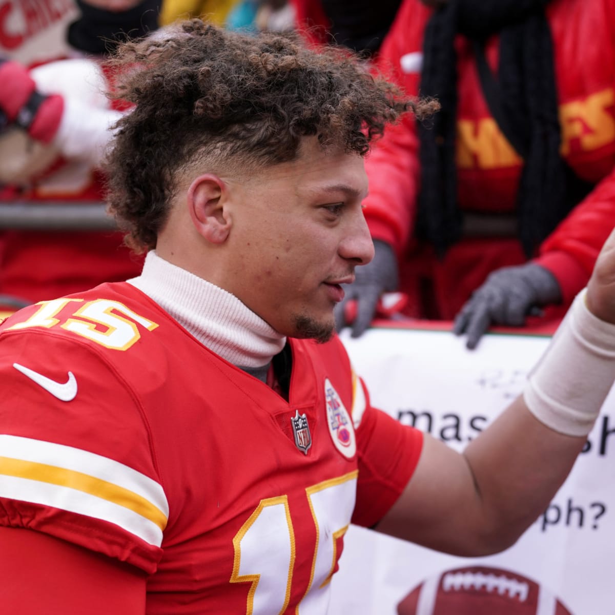 Mahomes sets record for most total yards by a quarterback