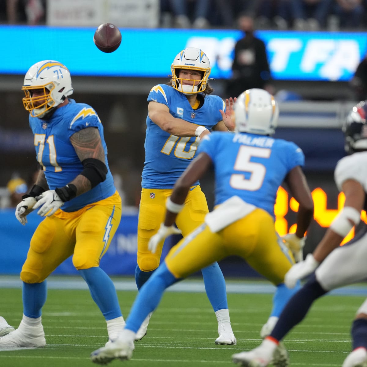 How to Watch Broncos vs. Chargers on January 2, 2022