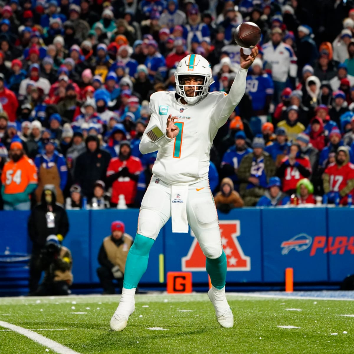 Dolphins' Tyreek Hill, Xavien Howard, Terron Armstead voted to Pro Bowl