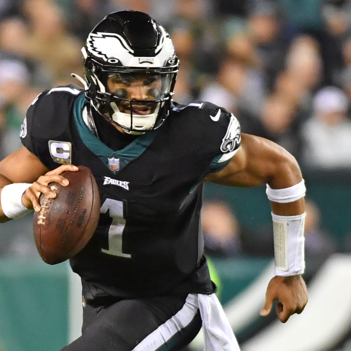 Hurts sets Eagles rushing record for QB in win over Packers