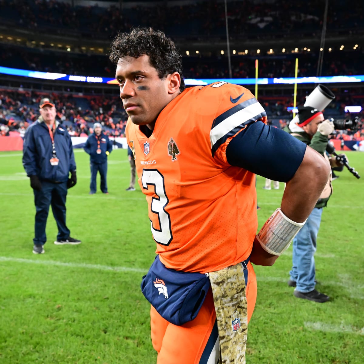 Russell Wilson's privileges on Broncos headquarters infuriate his teammates