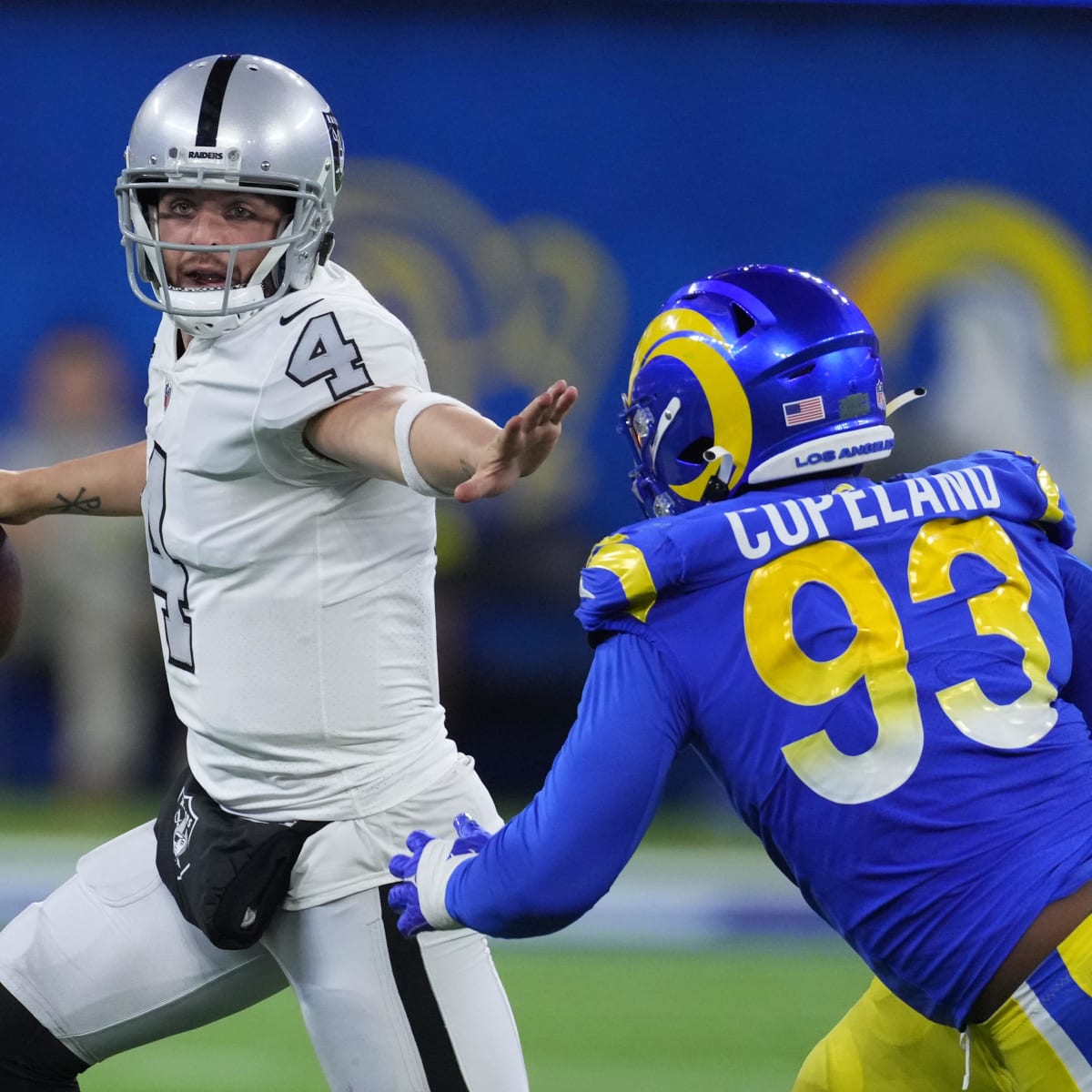 Derek Carr slays cold-weather dragon, leads Raiders to physical win - ESPN  - Las Vegas Raiders Blog- ESPN