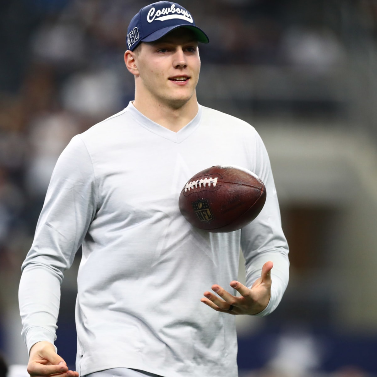 Leighton Vander Esch suffered fractured collarbone vs Rams