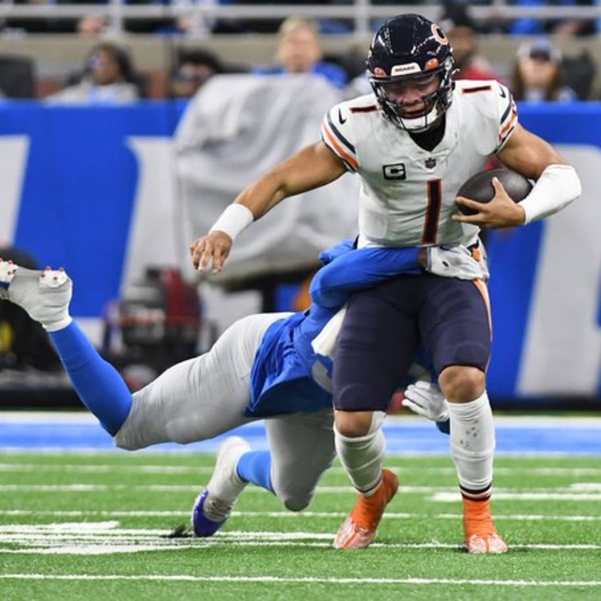 When times get tough, QB Justin Fields must be Chicago Bears' emotional  leader – Shaw Local