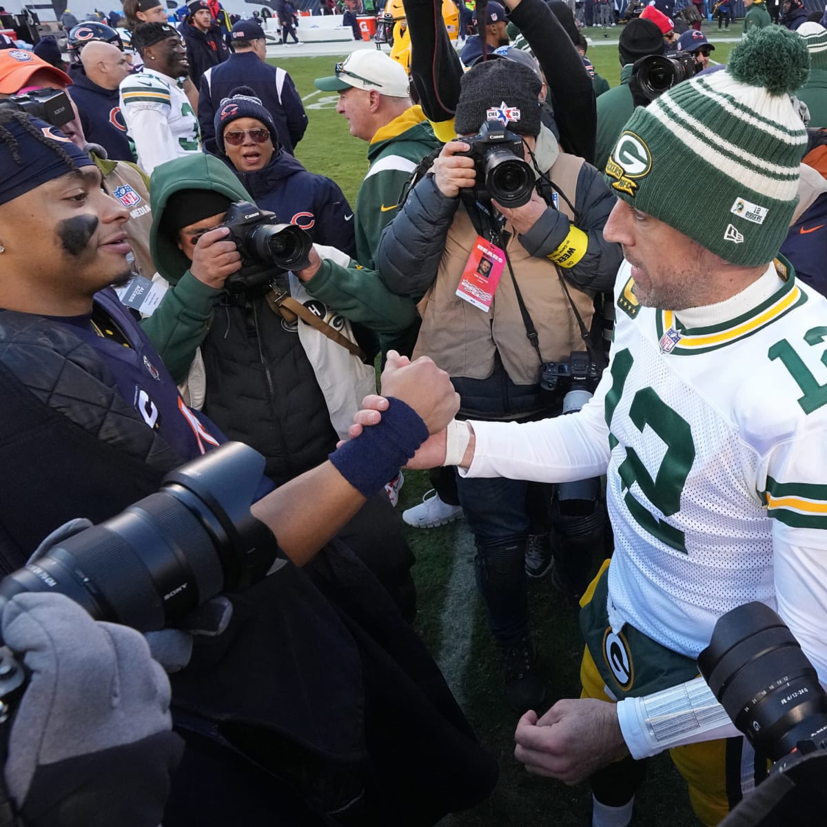 Justin Fields reaching out to Aaron Rodgers for quarterback advice