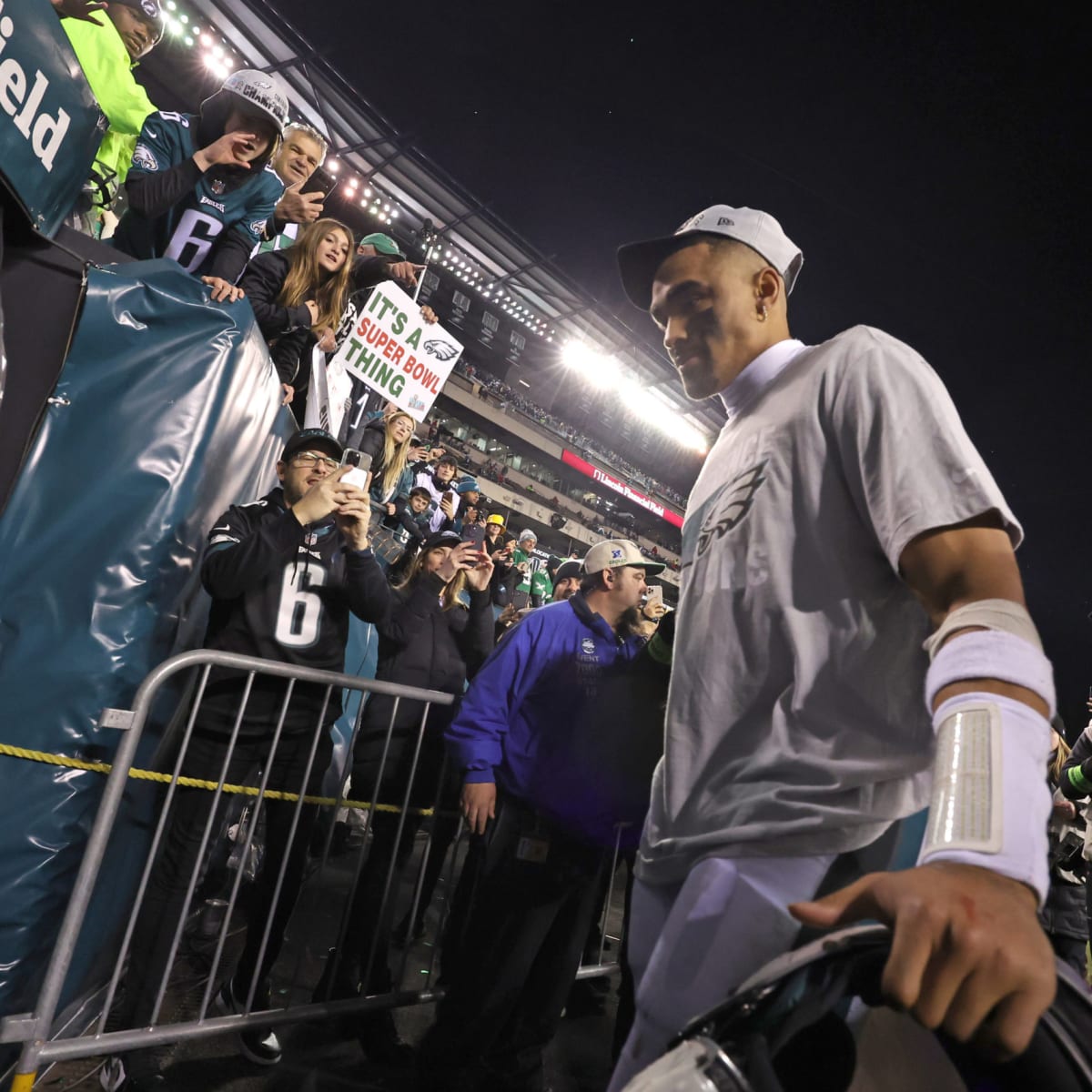 Jalen Hurts had the most Philly celebration of all time after