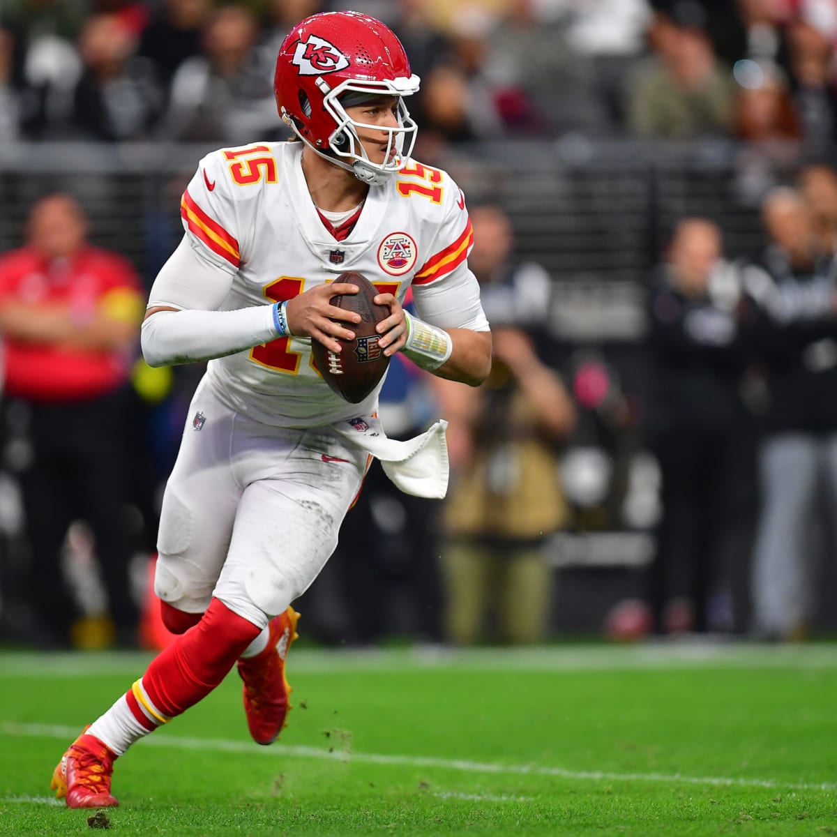 Patrick Mahomes, Chiefs break out 'Snow Globe' play in win over