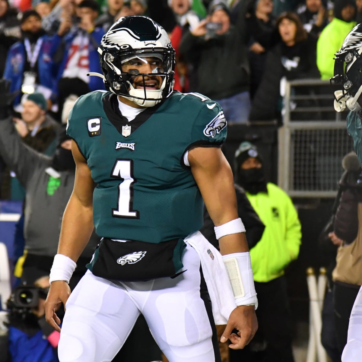 Hurts, Eagles soar past Giants 38-7 in playoffs