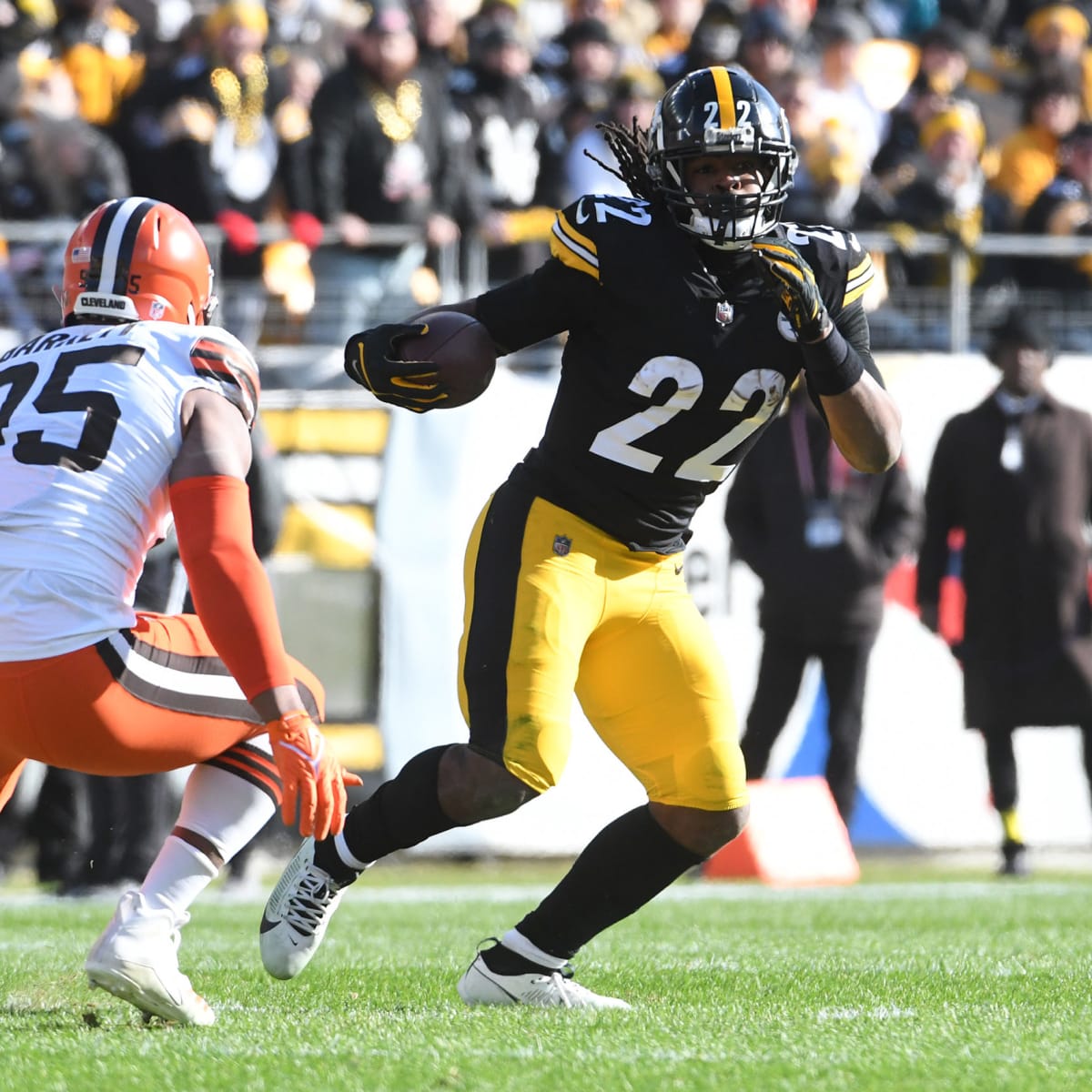 Steelers' Najee Harris emerging as leader in post-Big Ben era