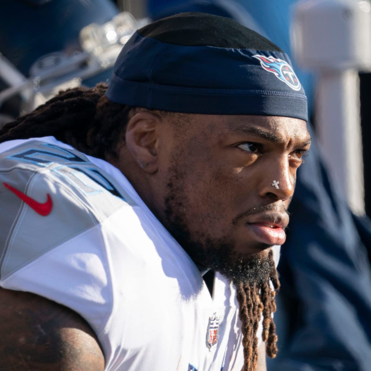 Titans fan gets married in Derrick Henry jersey