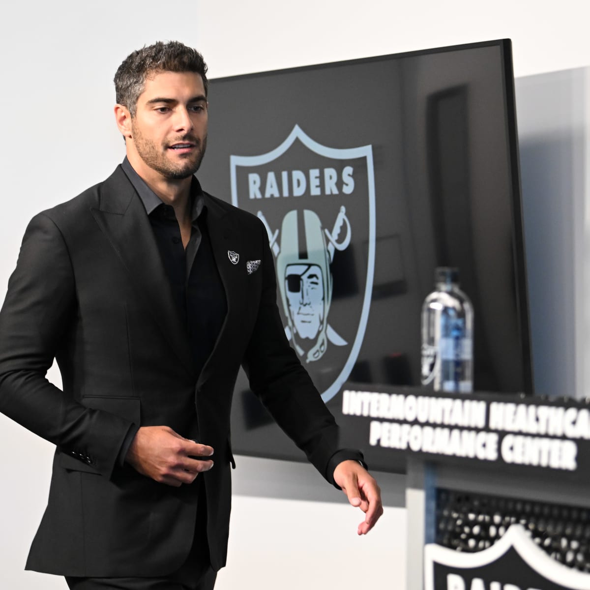 Raiders: Offseason additions aren't good fit with Jimmy Garoppolo - Silver  And Black Pride