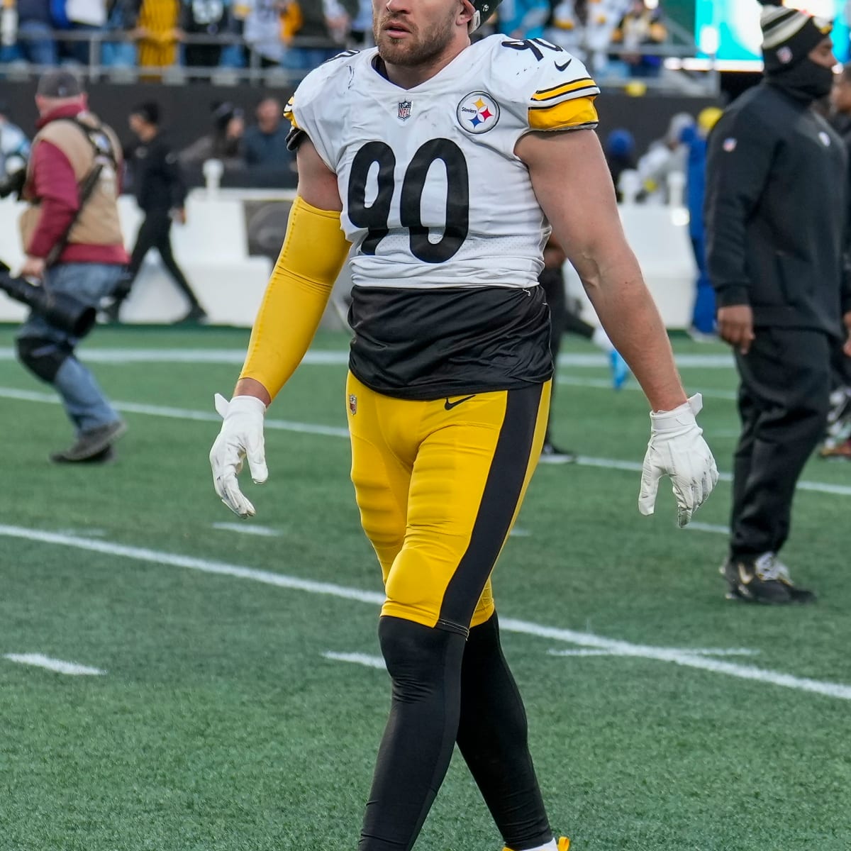 NFL Draft: Pittsburgh Steelers select former Badgers outside linebacker T.J.  Watt with 30th overall pick