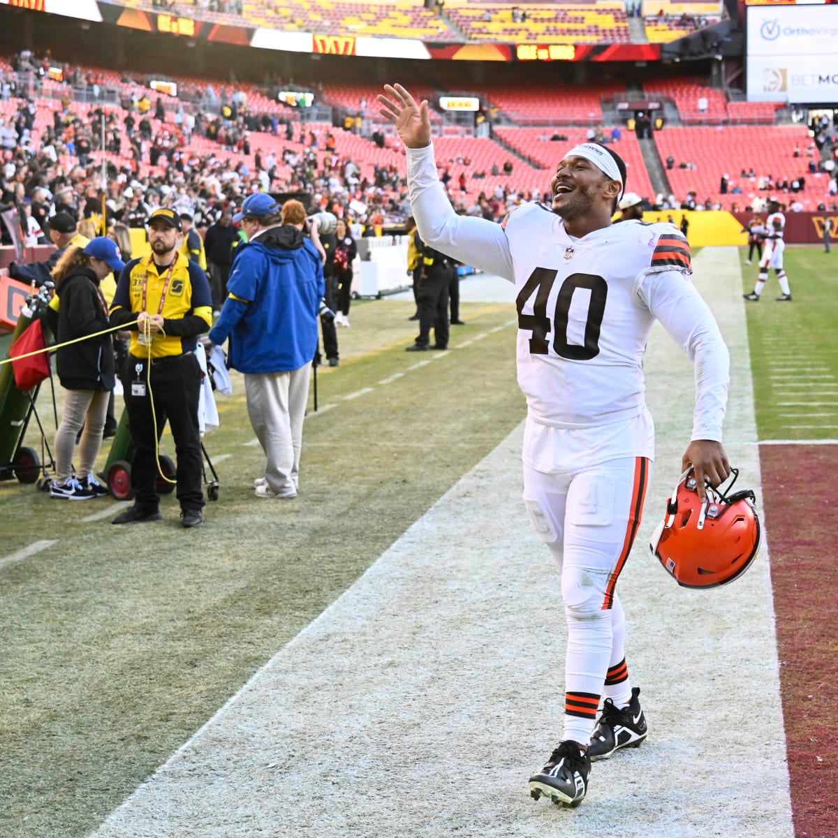 Chiefs sign former Panthers linebacker Jermaine Carter Jr.