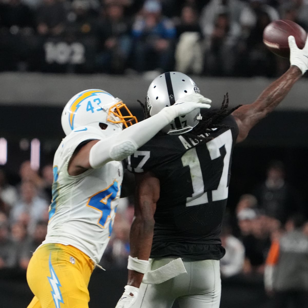 Raiders' Carr, Adams still searching for college chemistry